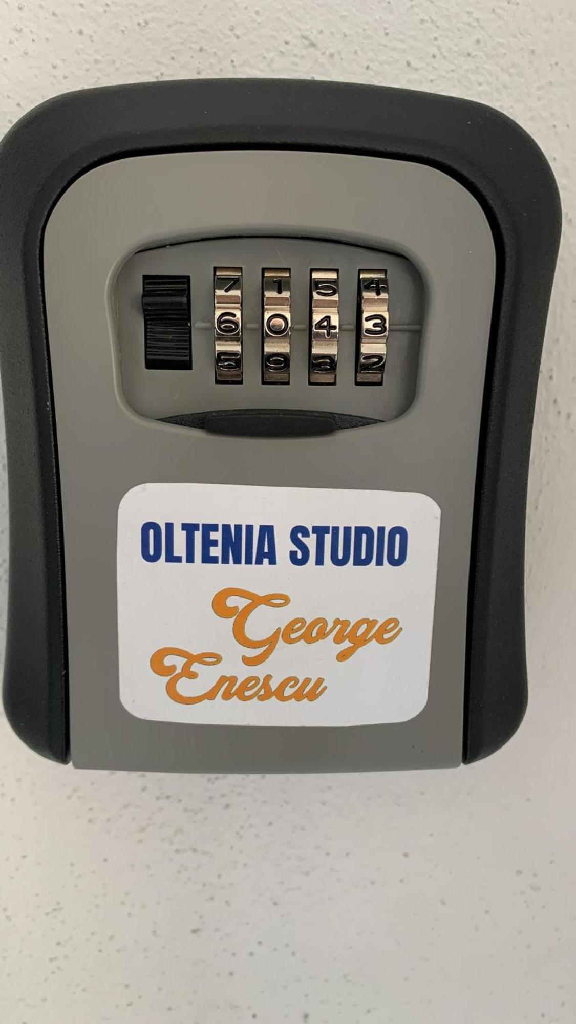 Oltenia Studio George Enescu Крайова Екстер'єр фото